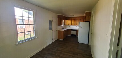 1506 Woodmere Dr in Greensboro, NC - Building Photo - Building Photo