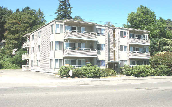 Jet Vista Apartments in Renton, WA - Building Photo