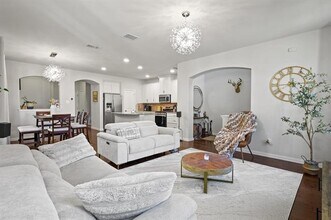 3935 Cascade Sky Dr in Arlington, TX - Building Photo - Building Photo