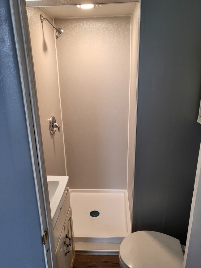 653 Duss Ave, Unit Rear One