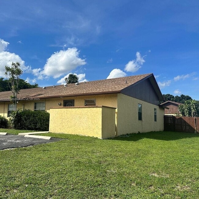 401 NW 43rd St in Pompano Beach, FL - Building Photo - Building Photo