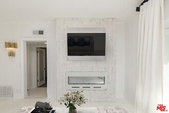 1228 N La Cienega Blvd in West Hollywood, CA - Building Photo - Building Photo