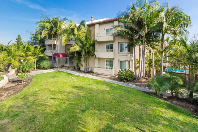 5519 Lake Murray Blvd in La Mesa, CA - Building Photo