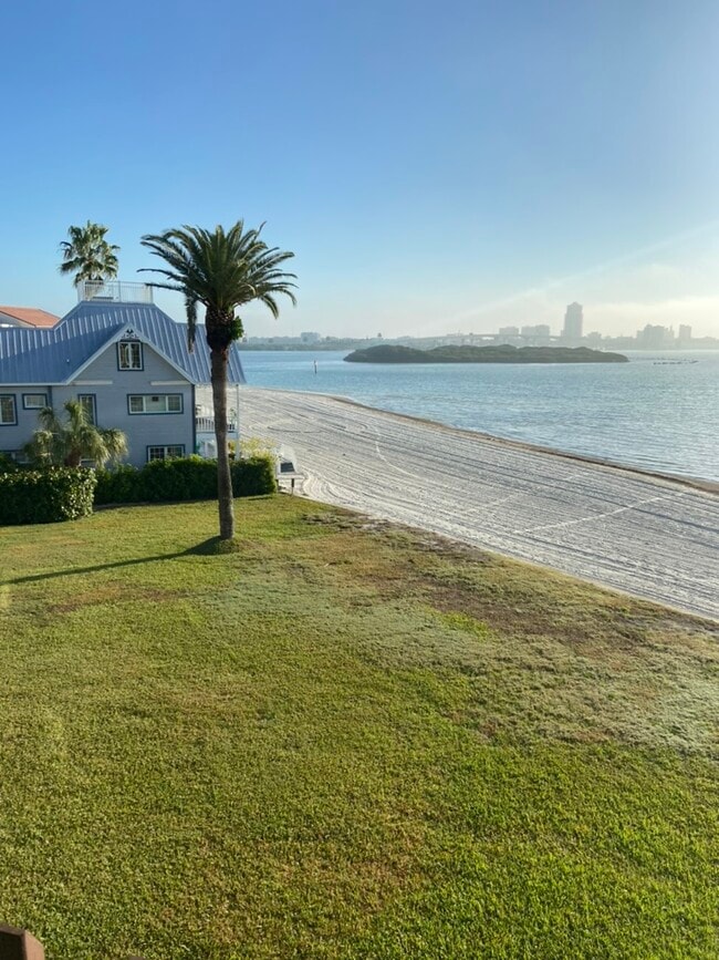 865 S Gulfview Blvd in Clearwater, FL - Building Photo - Building Photo