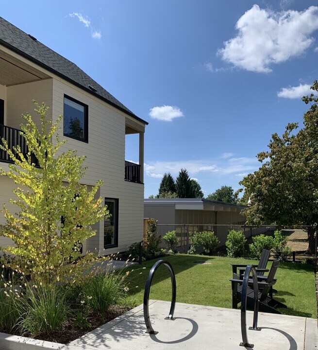 2403 SE 58th Ave in Portland, OR - Building Photo