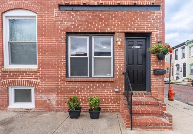 property at 2808 E Fairmount Ave