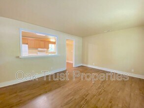 1227 Mathis Ferry Rd in Mount Pleasant, SC - Building Photo - Building Photo
