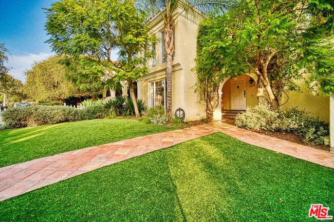 1272 Ridgeley Dr in Los Angeles, CA - Building Photo - Building Photo