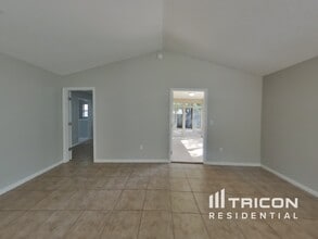 3134 Wavering Ln in Middleburg, FL - Building Photo - Building Photo