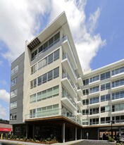 The Oyster in Edgewater, NJ - Building Photo