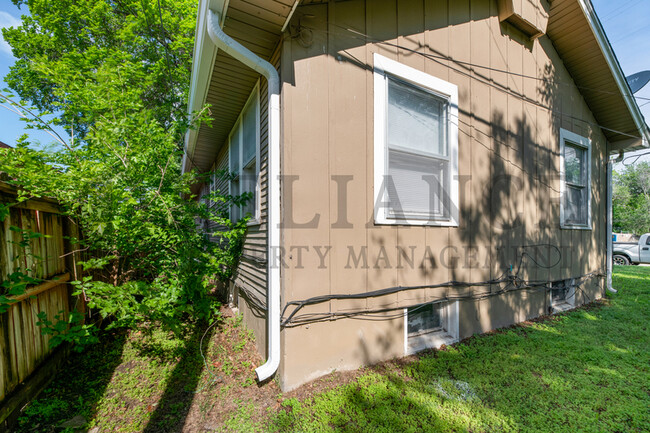property at 317 W Kinkaid Ave