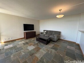 2600 Pualani Way in Honolulu, HI - Building Photo - Building Photo