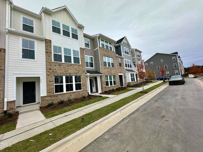 209 Hickory Plns Rd in Knightdale, NC - Foto de edificio - Building Photo