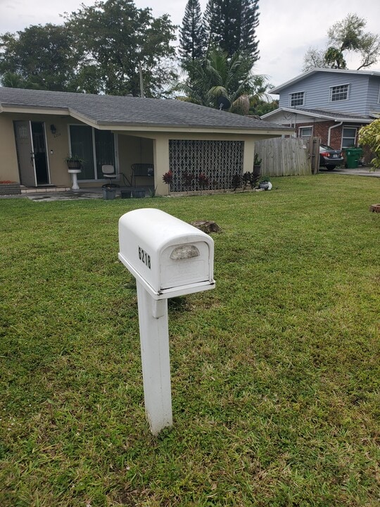 6218 SW 32nd St, Unit 2 in Miramar, FL - Building Photo