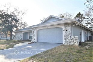 8701 Lincolnshire Dr in Hudson, FL - Building Photo