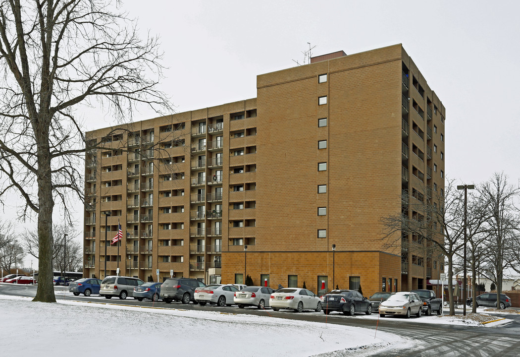 Deaconess Tower in Southgate, MI - Building Photo