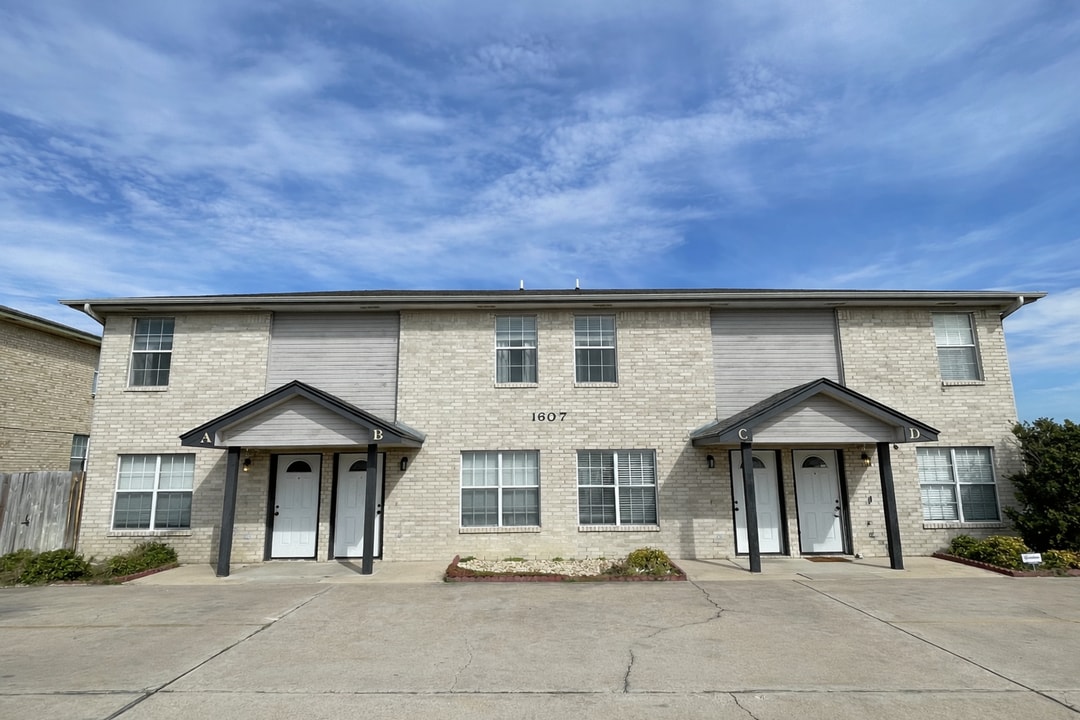 1607 Dugger Cir in Killeen, TX - Building Photo