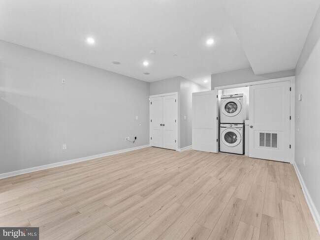 1682 N 54th St in Philadelphia, PA - Foto de edificio - Building Photo