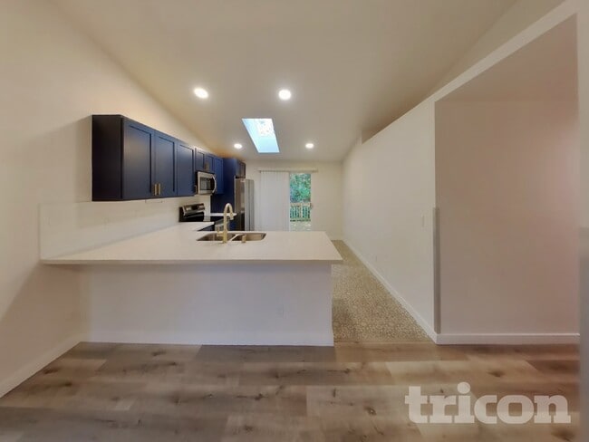 1602 57th Ave NE in Tacoma, WA - Foto de edificio - Building Photo