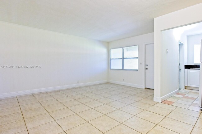 270 Layne Blvd in Hallandale Beach, FL - Building Photo - Building Photo