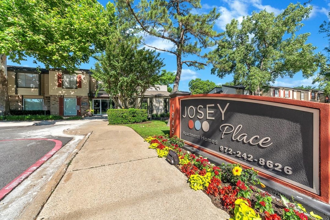 Josey Place Apartments in Carrollton, TX - Building Photo