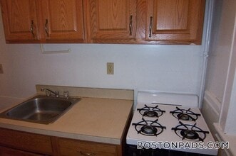 137 Park Dr in Boston, MA - Foto de edificio - Building Photo