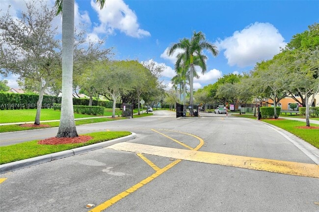 10132 NW 7th St in Miami, FL - Building Photo - Building Photo