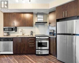 352 Front St W in Toronto, ON - Building Photo - Building Photo