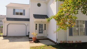 113 Amelia Ct in Yorktown, VA - Building Photo