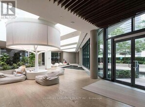 100 Harbour St in Toronto, ON - Building Photo - Building Photo