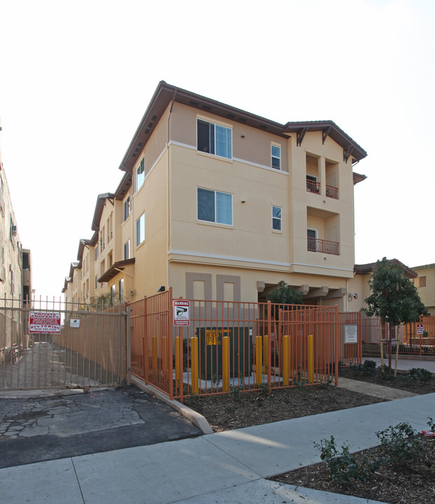 14728 Blythe St in Panorama City, CA - Building Photo