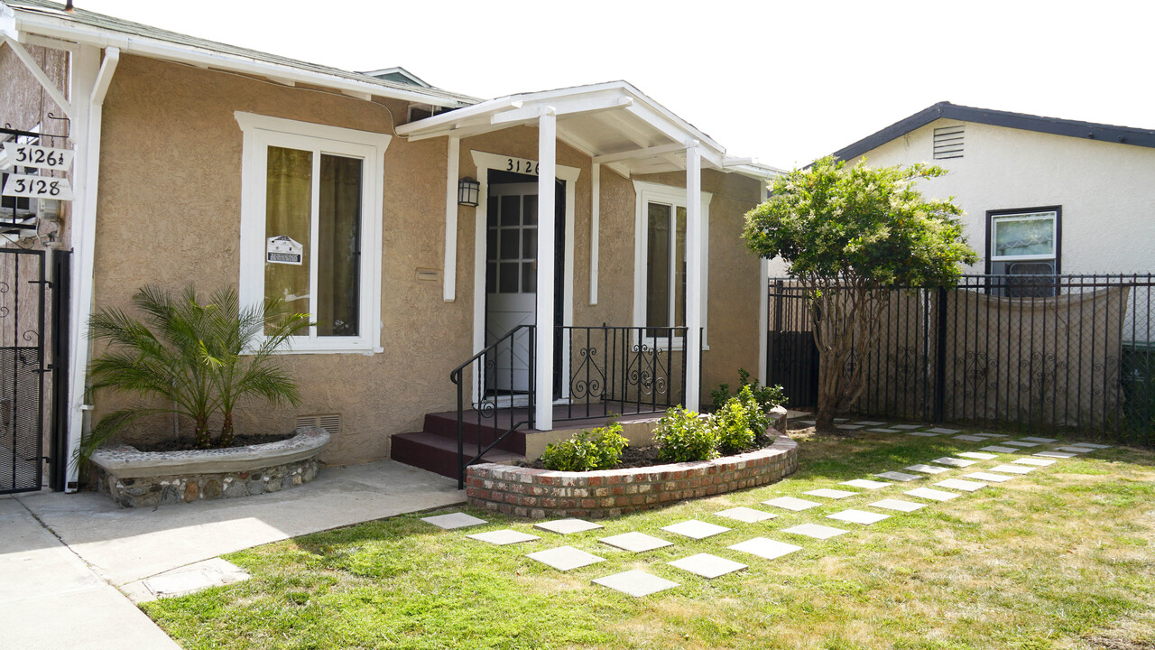 3126 W 67th St in Los Angeles, CA - Building Photo