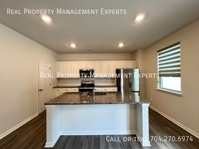 3031 Blf Hl Ln in Charlotte, NC - Foto de edificio - Building Photo
