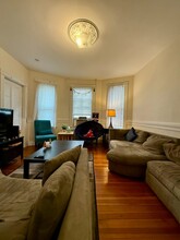 68 Hillside St, Unit 2 in Boston, MA - Foto de edificio - Building Photo