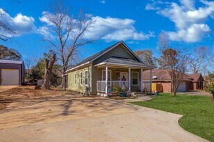 610 Railroad Ave in Shepherd, TX - Building Photo