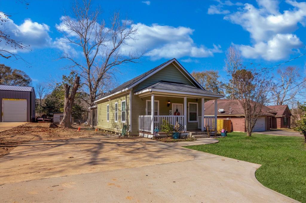 610 Railroad Ave in Shepherd, TX - Building Photo