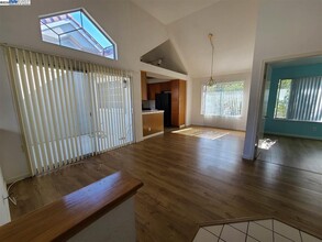 11882 Flanagan Ct in Dublin, CA - Foto de edificio - Building Photo