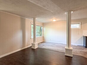 105 SW 119th St in Seattle, WA - Building Photo - Building Photo