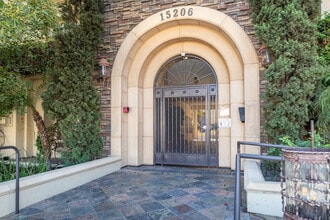 15206 Burbank Blvd in Sherman Oaks, CA - Building Photo - Building Photo
