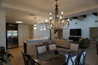 1120 Harlan St in Laredo, TX - Building Photo - Building Photo