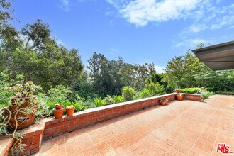 656 N Bonhill Rd in Los Angeles, CA - Building Photo - Building Photo