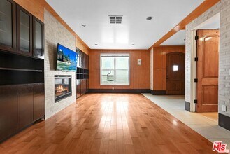 1743 S Barrington Ave in Los Angeles, CA - Building Photo - Building Photo