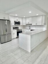 2003 Lincoln A in Boca Raton, FL - Foto de edificio - Building Photo