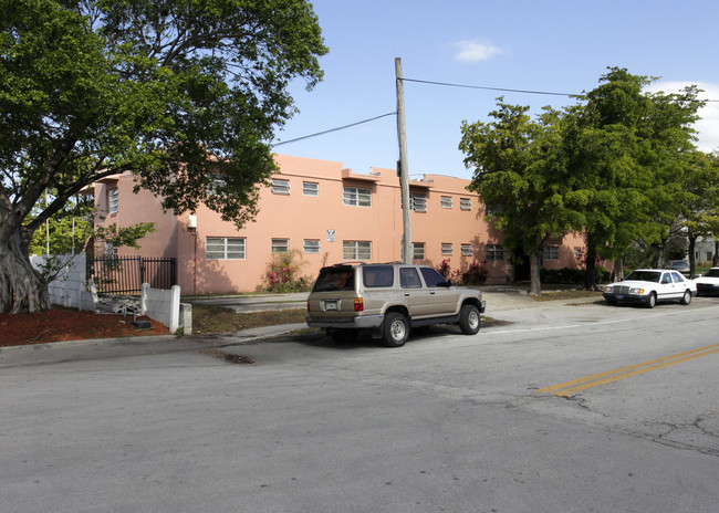 Dixie Crossings in Miami, FL - Building Photo - Building Photo