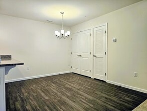 24 Howard Dr in Willow Street, PA - Foto de edificio - Building Photo