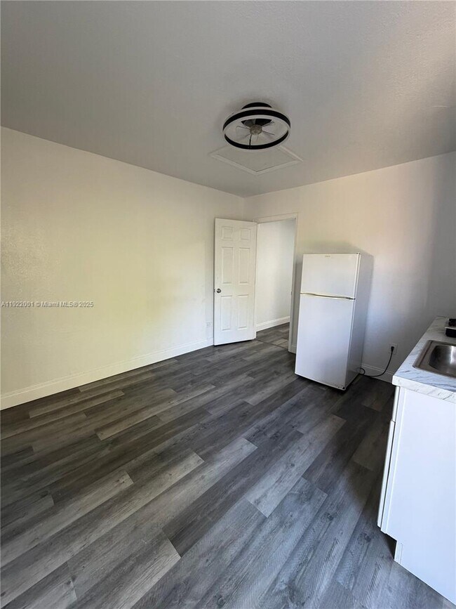 1071 SW 11th Ct-Unit -2 in Deerfield Beach, FL - Building Photo - Building Photo