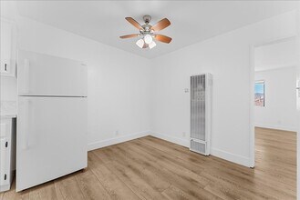 631 E Elk Ave in Glendale, CA - Building Photo - Building Photo