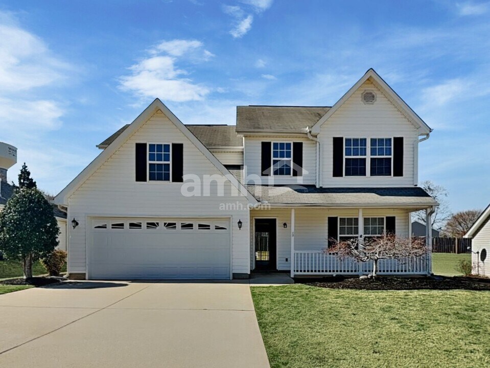 207 Basswood Dr in Roebuck, SC - Foto de edificio