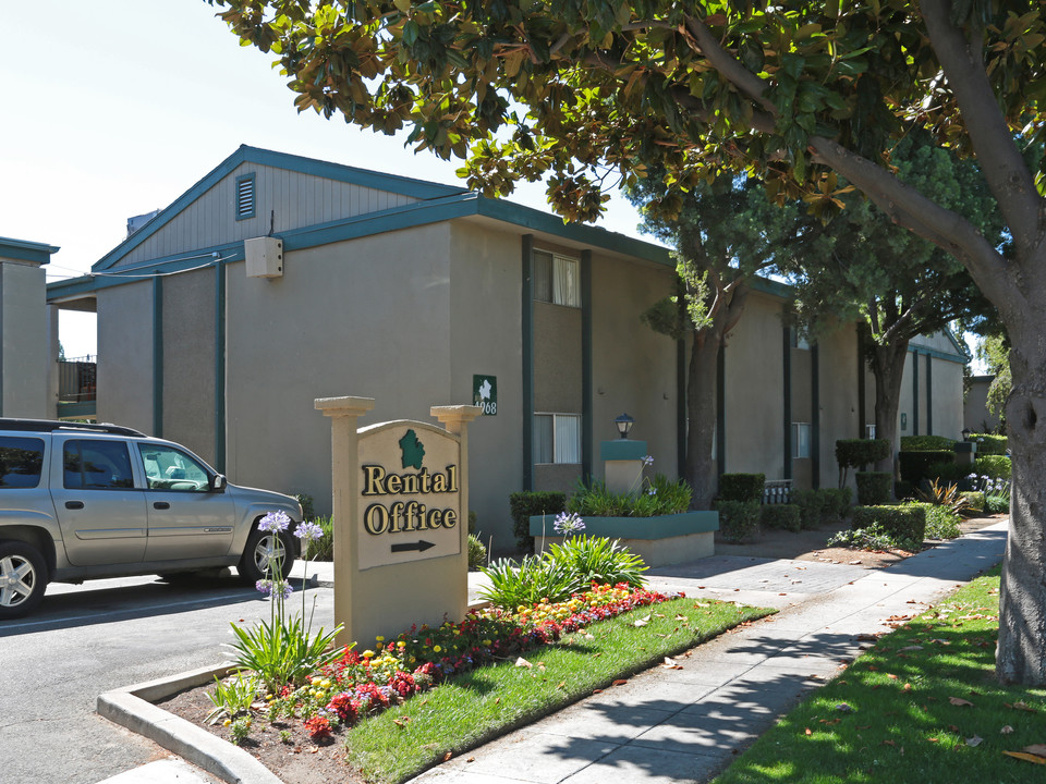 Village at Shaw Apartments in Fresno, CA - Building Photo