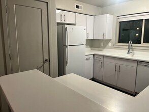 1700 S Sandhill Rd in Orem, UT - Foto de edificio - Building Photo